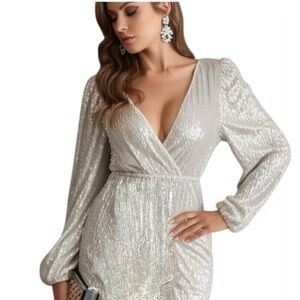 AKIRA White Silver Sequin Cocktail Mini Dress Long Sleeve V Neck Size Small NYE